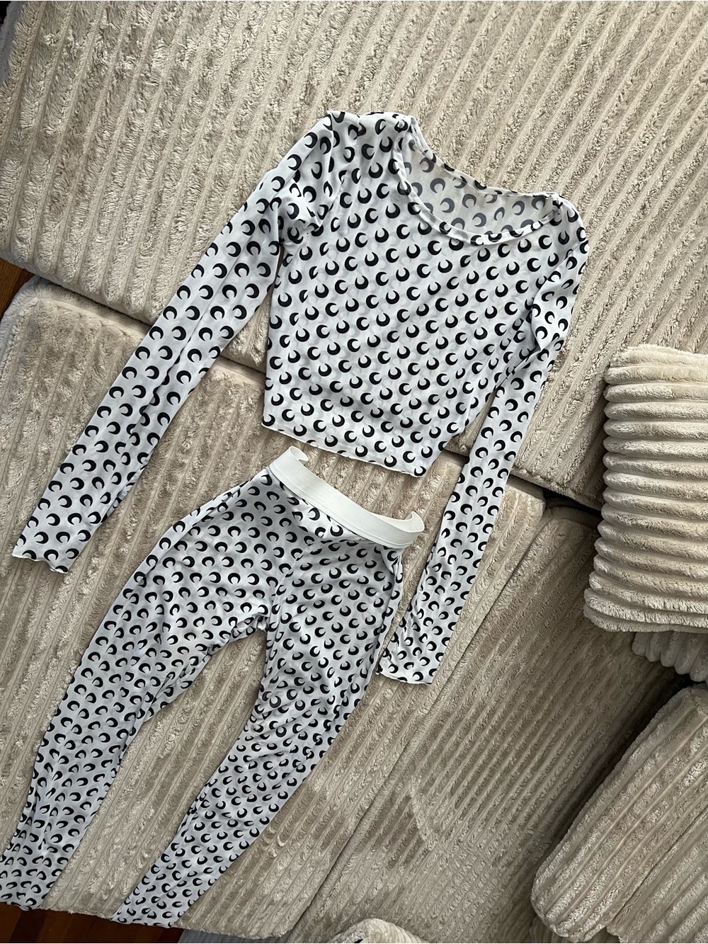 Women's Black Crescent Print Leggings & Long-Sleeve Crop Top Set